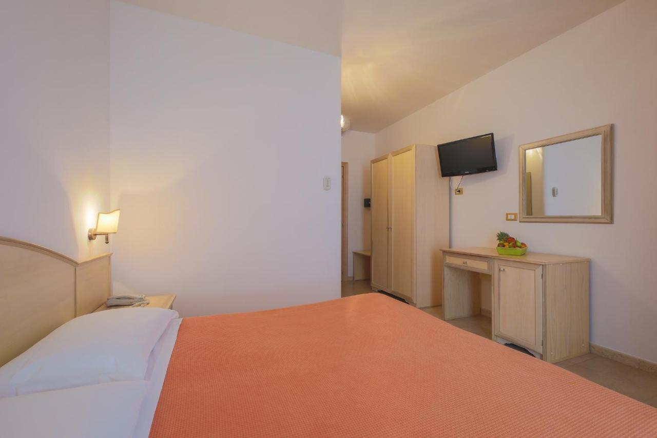 Hotel Corallo Torre Santa Sabina Zewnętrze zdjęcie